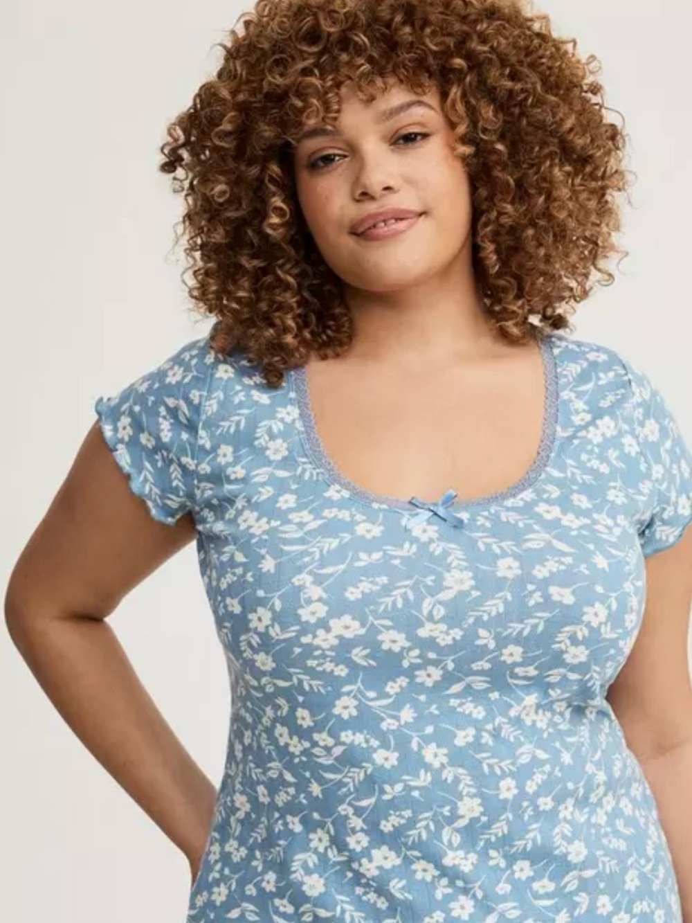torrid Light Blue Floral Scoop Neck Short Sleeve Tee